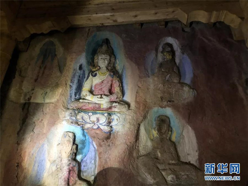 Descubren antiguas esculturas budistas en un acantilado tibetano
