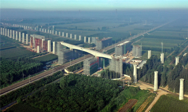 Puente giratorio del ferrocarril interurbano de alta velocidad Beijing-Xiongan verifica avances