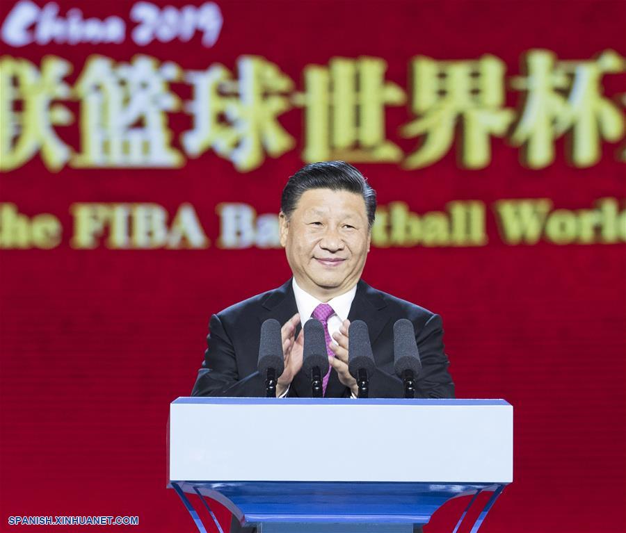El presidente de China, Xi Jinping, asiste a la ceremonia de inauguración de la Copa del Mundo de Baloncesto FIBA 2019 en el Centro Acuático Nacional, también conocido como Cubo de Agua, en Beijing, capital de China, el 30 de agosto de 2019. (Xinhua/Huang Jingwen)