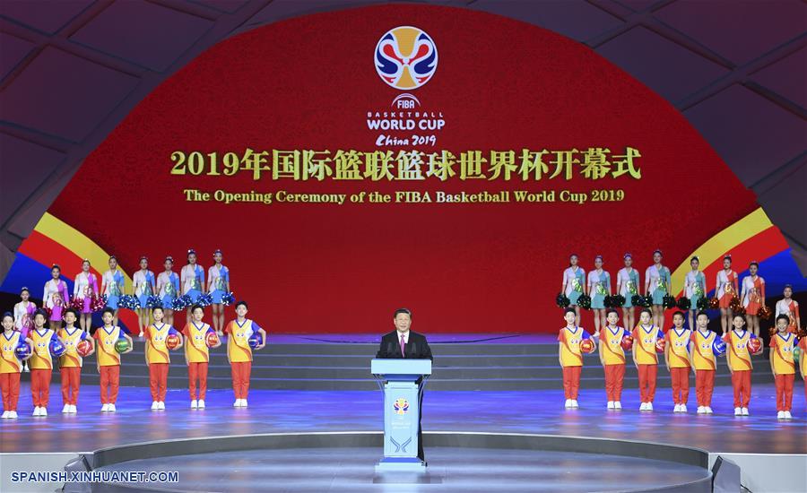 El presidente de China, Xi Jinping, asiste a la ceremonia de inauguración de la Copa del Mundo de Baloncesto FIBA 2019 en el Centro Acuático Nacional, también conocido como Cubo de Agua, en Beijing, capital de China, el 30 de agosto de 2019. (Xinhua/Shen Hong)