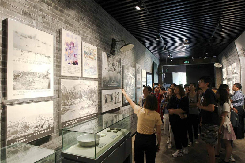Un nuevo museo se inauguró dentro de un refugio antiaéreo de Chongqing ,el 3 de septiembre del 2019. [Foto: Zhang Zhi]
