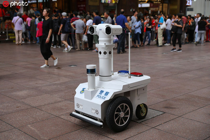 El nuevo robot patrullero 5G debuta en Shanghai