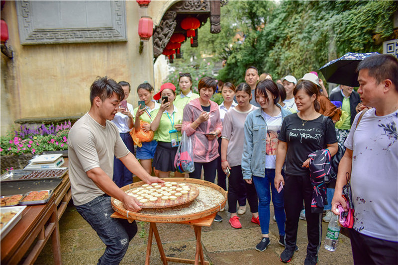 Festival Cultural en la aldea de Huangling. [Foto / Fang Huabin]