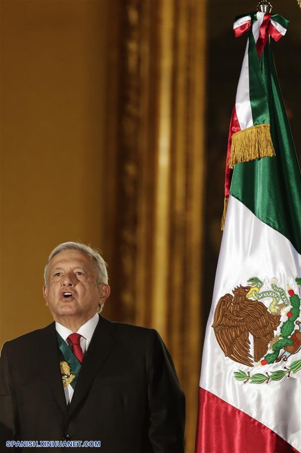 Mexicanos celebran Grito de Independencia, el primero de López Obrador