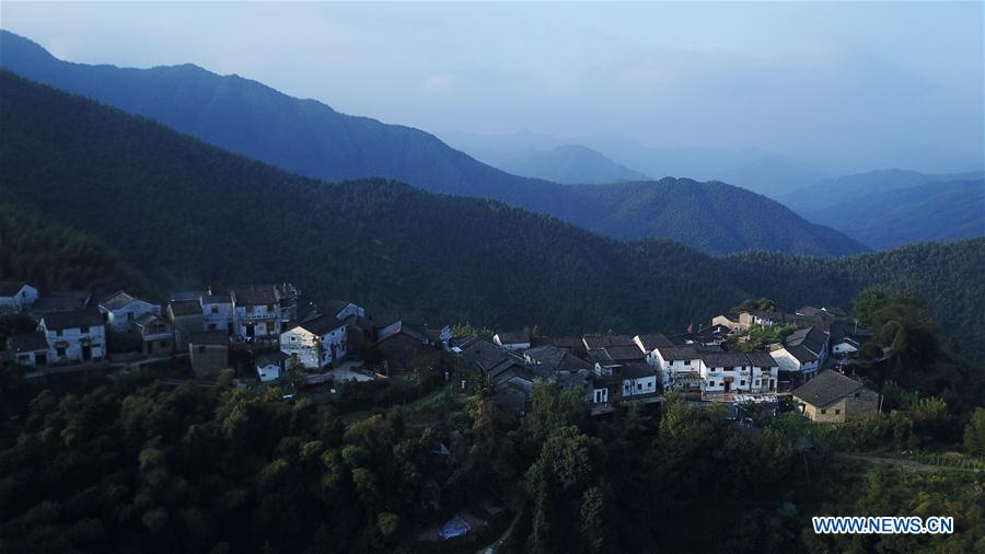 Grato amanecer en la aldea Mulihong de Anhui