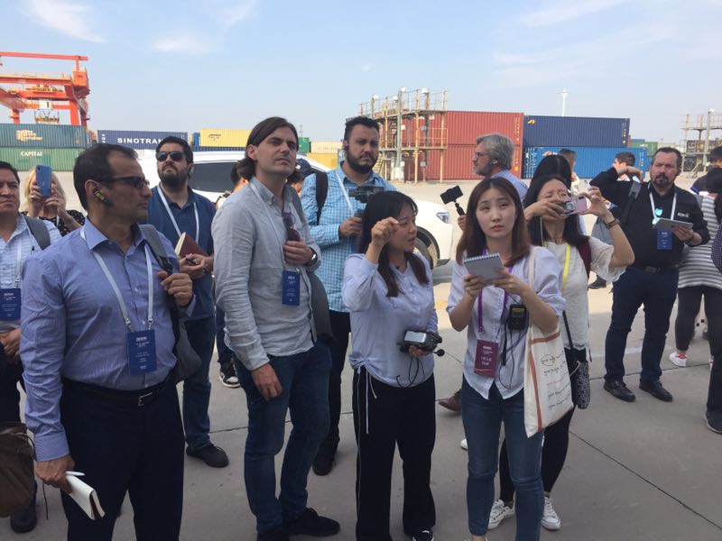 Como parte del primer seminario internacional de la Alianza de Medios de Comunicación de La Franja y La Ruta, periodistas iberoamericanos recorren centros tecnológicos y logísticos de Xi'an, Shaanxi, 23 de septiembre del 2019. (Foto: YAC)