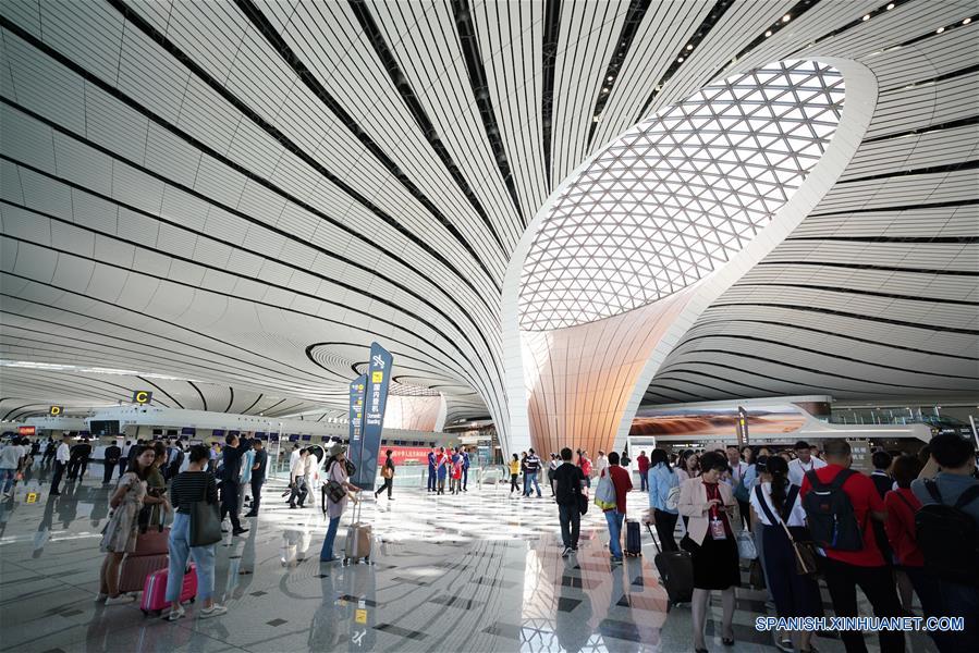 Nuevo aeropuerto de Beijing registra vuelo inaugural