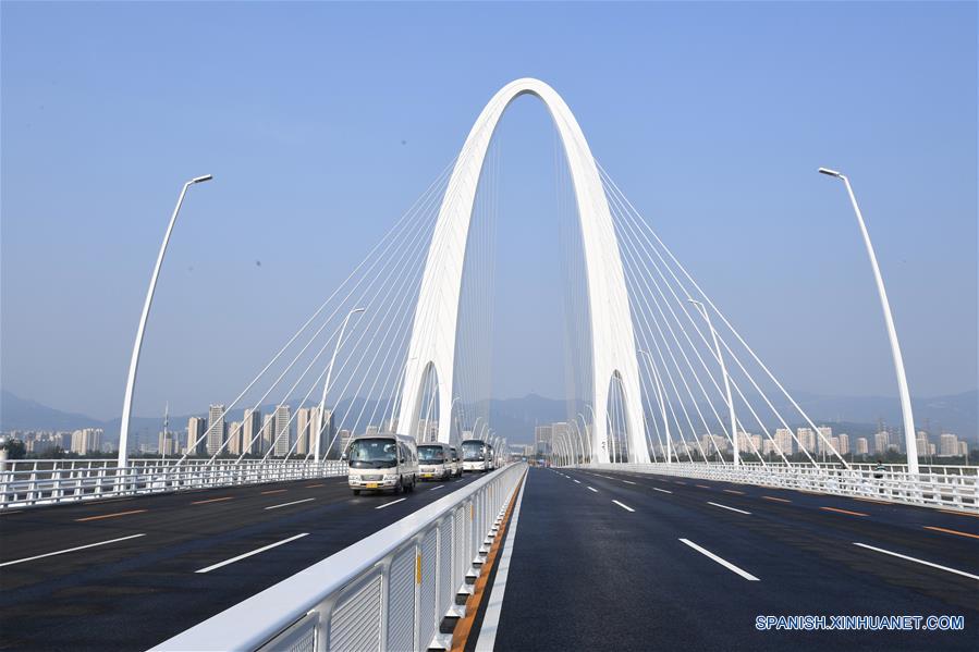 Automóviles circulan en el Puente Nuevo Shougang en Beijing, capital de China, el 29 de septiembre de 2019. (Xinhua/Ren Chao)