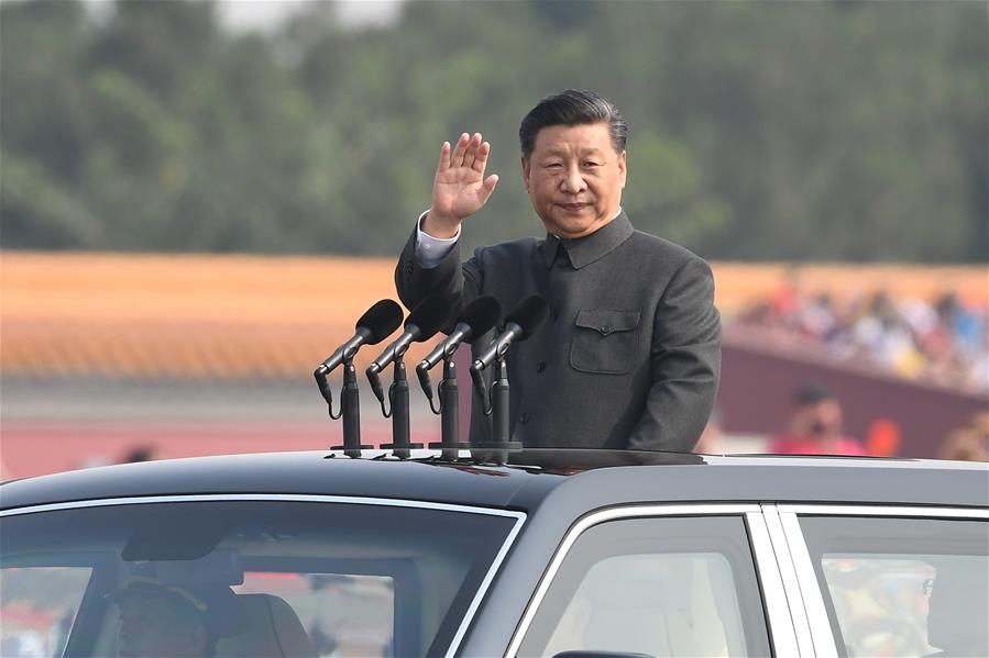 Presidente Xi pasa revista a las fuerzas armadas en Día Nacional por primera vez