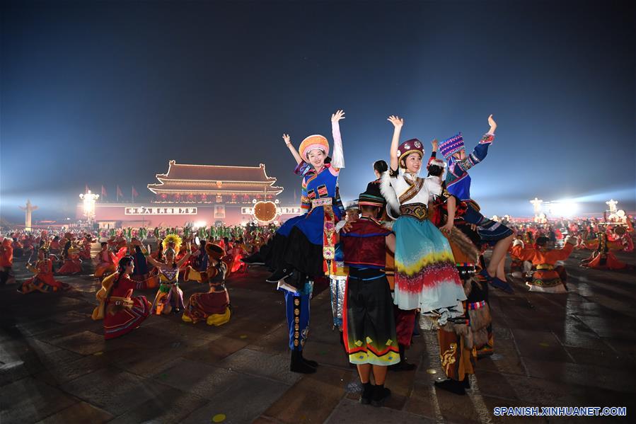 (Día Nacional) Comienza gala nocturna por Día Nacional de China