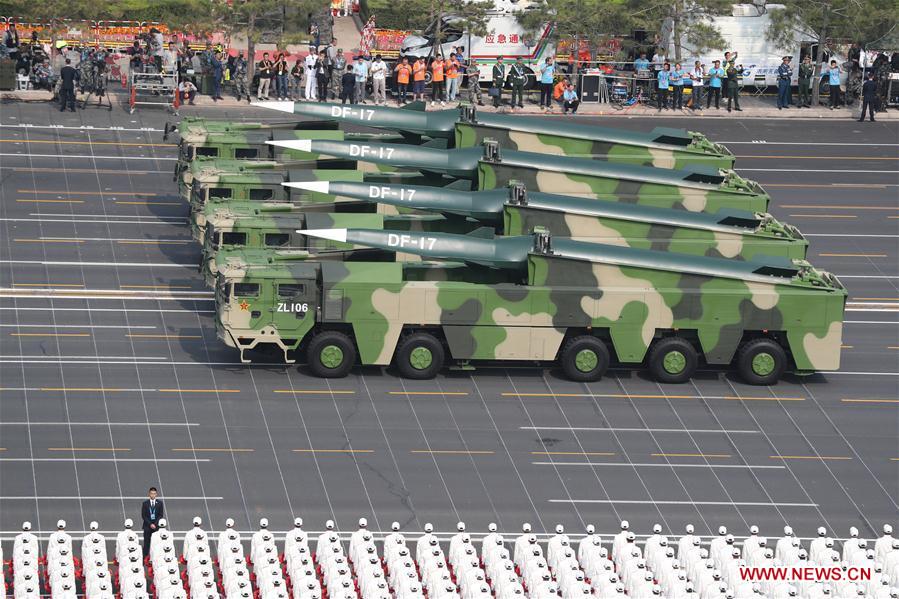 (Día Nacional) China muestra misiles convencionales Dongfeng-17 en desfile militar