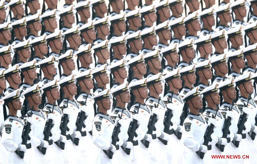 (Día Nacional) Fuerzas navales del EPL impresionan a la audiencia en desfile del Día Nacional