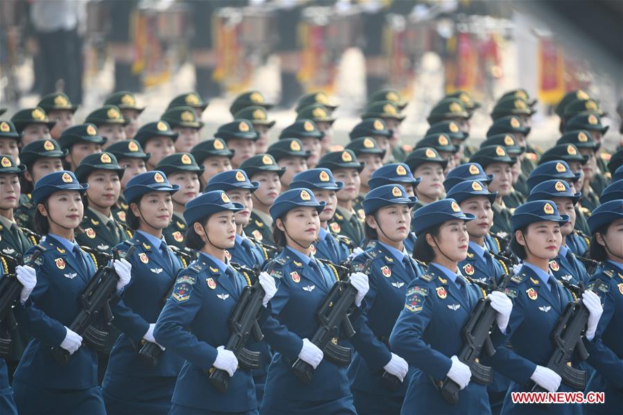 (Día Nacional) Generales mujeres chinas participan por primera vez en desfile militar