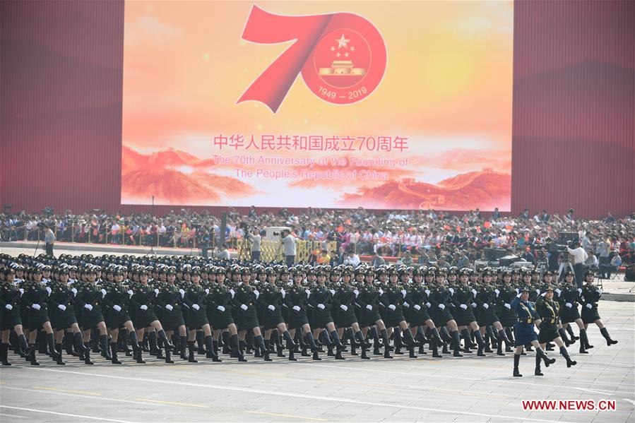 (Día Nacional) Generales mujeres chinas participan por primera vez en desfile militar