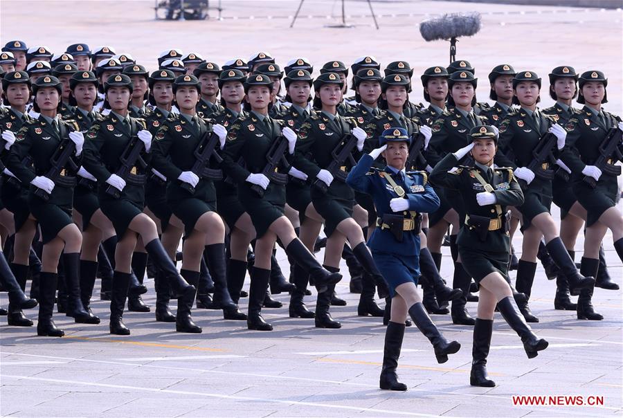 Una formación militar femenina marcha durante un gran desfile militar celebrando el 70º aniversario de la fundación de la República Popular China en Beijing, capital de China, el 1 de octubre de 2019. (Xinhua/Yin Gang)