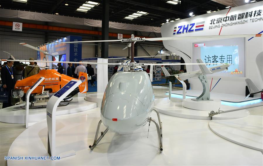 Objetos expuestos son captados durante el curso de la V Exposición de Helicópteros de China, en Tianjin, en el norte de China, el 10 de octubre de 2019. La V Exposición de Helicópteros de China se lleva a cabo del 10 al 13 de octubre. (Xinhua/Li Ran)