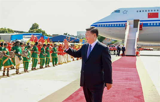 Presidente de China llega a la India para reunión informal con primer ministro indio