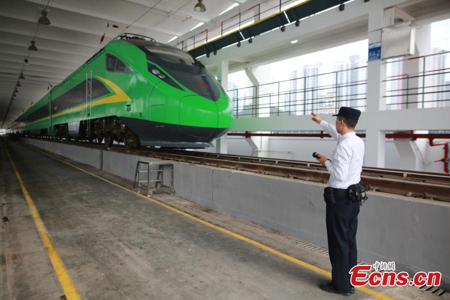 El mecánico que garantiza la seguridad del tren chino de alta velocidad