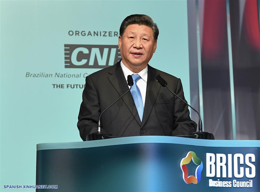 El presidente chino, Xi Jinping, habla en la ceremonia de clausura del foro empresarial del BRICS en Brasilia, Brasil, el 13 de noviembre de 2019. (Xinhua/Xie Huanchi)