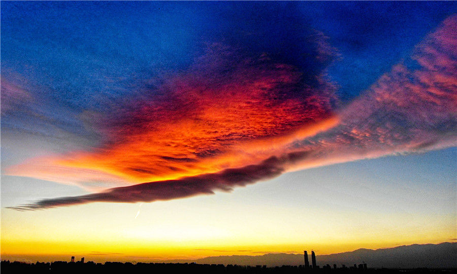 Fotografía de un espléndido atardecer invernal en Yinchuan, en la región autónoma Hui de Ningxia. [Foto por Su Yong/para chinadaily.com.cn]