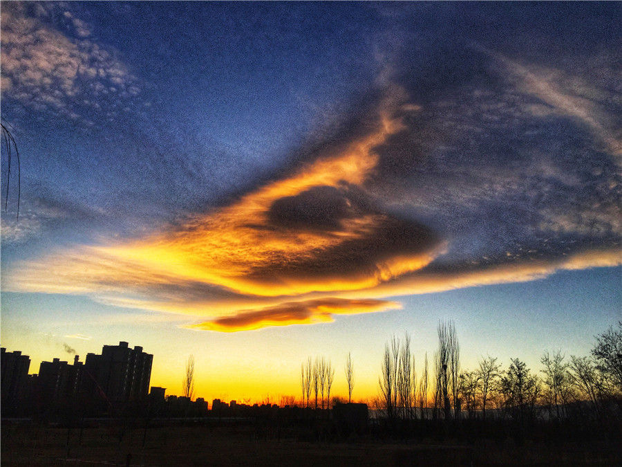 Fotografía de un espléndido atardecer invernal en Yinchuan, en la región autónoma Hui de Ningxia. [Foto por Su Yong/para chinadaily.com.cn]