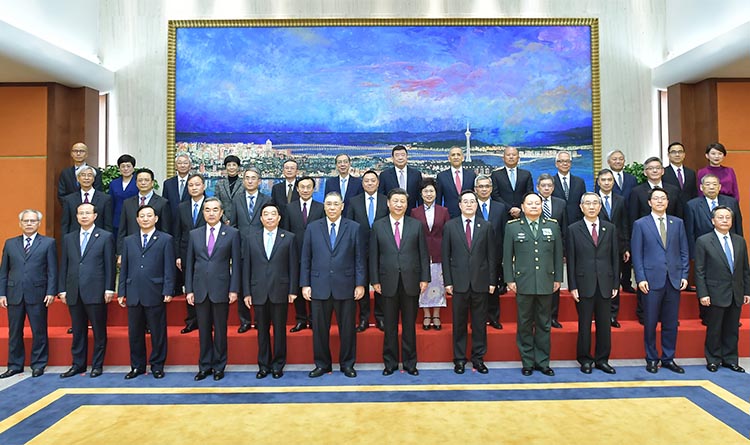 Presidente Xi elogia trabajo de funcionarios principales y jefes de órganos legislativo y judicial de Macao