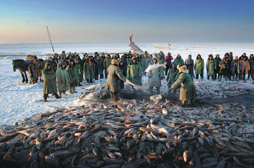 El festival de pesca en hielo en el noreste de China espera a los amantes del invierno