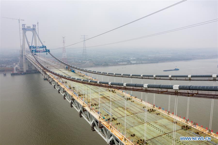 Finaliza la construcción del cuerpo principal del primer puente colgante de China con autopista y línea de ferrocarril 