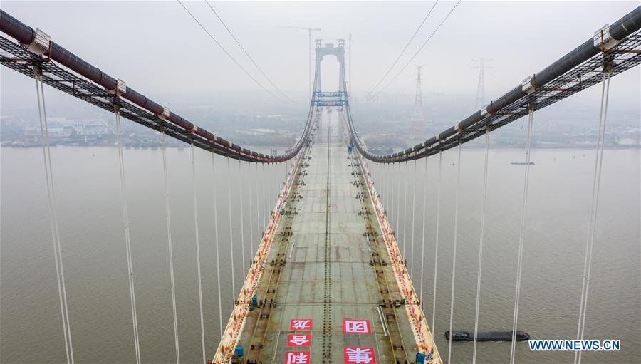 Finaliza la construcción del cuerpo principal del primer puente colgante de China con autopista y línea de ferrocarril 