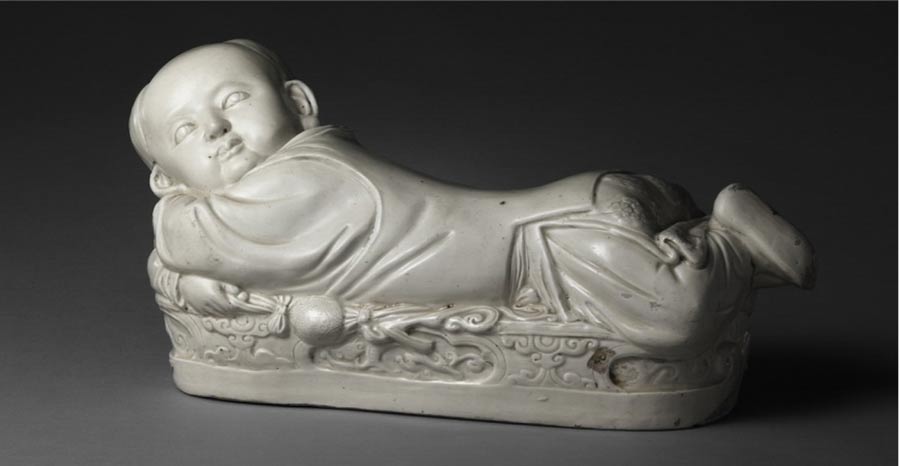 Una almohada de cerámica de la Dinastía Song del Norte se mostrará en la nueva galería de porcelana del Museo del Palacio. [Foto proporcionada a China Daily]
