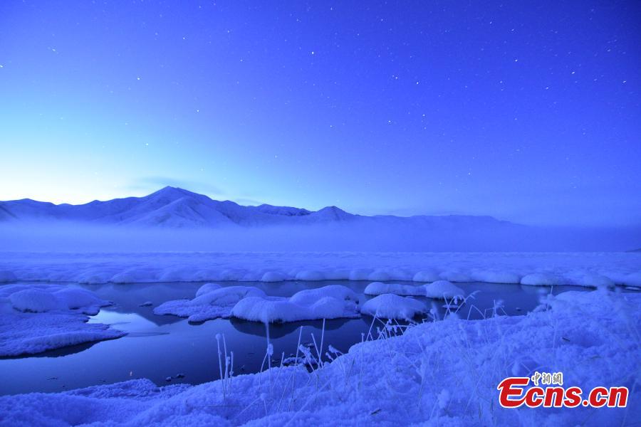 Pacífica noche estrellada en la pradera Bayanbulak de Xinjiang
