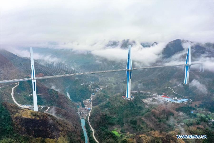 Guizhou inaugura el gran puente de Pingtang