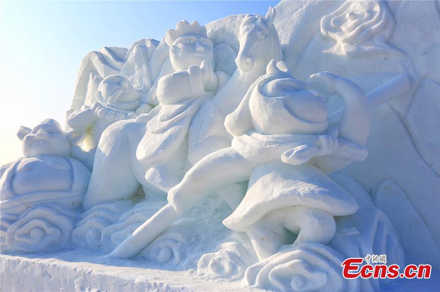 Esculturas de nieve sorprenden a los turistas 