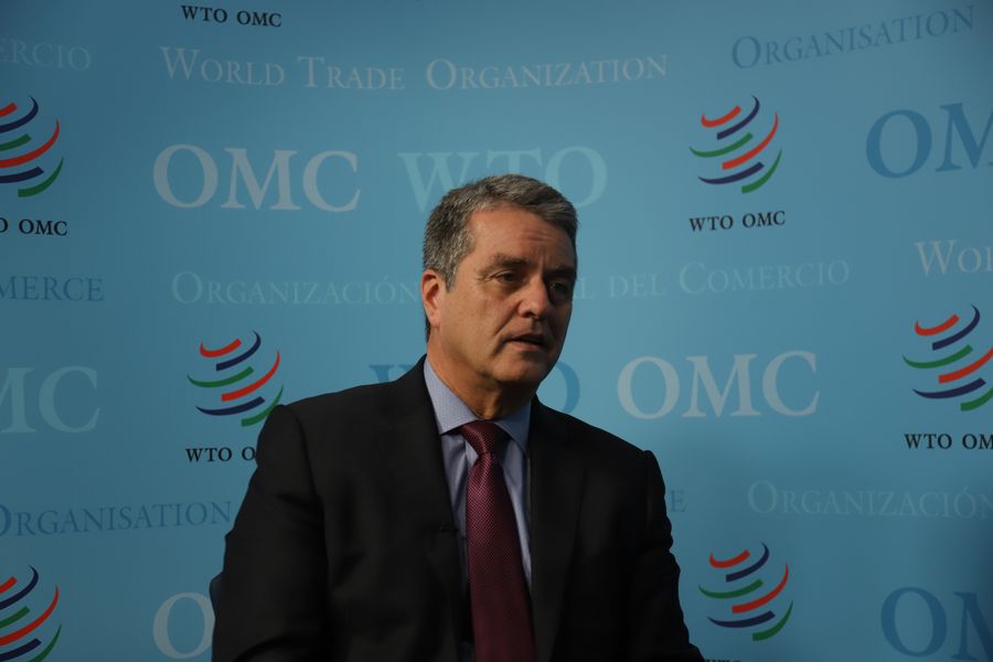 Imagen del 30 de octubre de 2019 del director general de la Organización Mundial del Comercio (OMC), Roberto Azevedo, durante una entrevista con Xinhua en Ginebra, Suiza. (Xinhua/Chen Junxia)