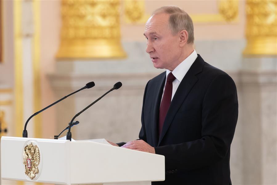 MOSCU, 5 febrero, 2020 (Xinhua) -- El presidente ruso, Vladimir Putin (c), habla en la ceremonia de presentación de credenciales en el Kremlin, en Moscú, Rusia, el 5 de febrero de 2020. China está tomando "decisivas y vigorosas" medidas para combatir el nuevo coronavirus, dijo Putin el miércoles en la ceremonia de presentación de credenciales por parte de embajadores de 23 países, incluyendo China. (Xinhua/Bai Xueqi)