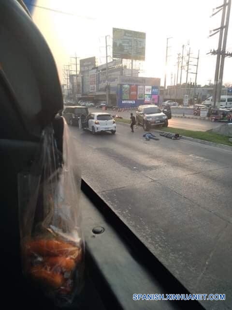 NAKHON RATCHASIMA, 8 febrero, 2020 (Xinhua) -- Imagen del 8 de febrero de 2020 del lugar en donde se registró un tiroteo, en la provincia de Nakhon Ratchasima, Tailandia. Un soldado tailandés mató al menos a 12 personas tras dispararles desde un vehículo militar que había robado en la ciudad tailandesa de Nakhon Ratchasima, informaron el sábado los medios locales. (Xinhua/Str)