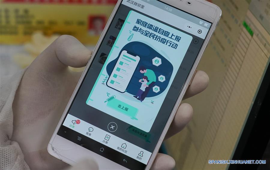 WUHAN, 11 febrero, 2020 (Xinhua) -- Imagen del 10 de febrero de 2020 de una aplicación en un teléfono móvil donde los residentes pueden revisar su temperatura corporal diaria en una comunidad en Wuhan, provincia de Hubei, en el centro de China. China ha intensificado sus esfuerzos para frenar la propagación del nuevo coronavirus. La provincia central de China, la provincia más afectada, reportó 2,097 nuevos casos confirmados y 103 nuevas muertes el lunes. (Xinhua/Cheng Min)
