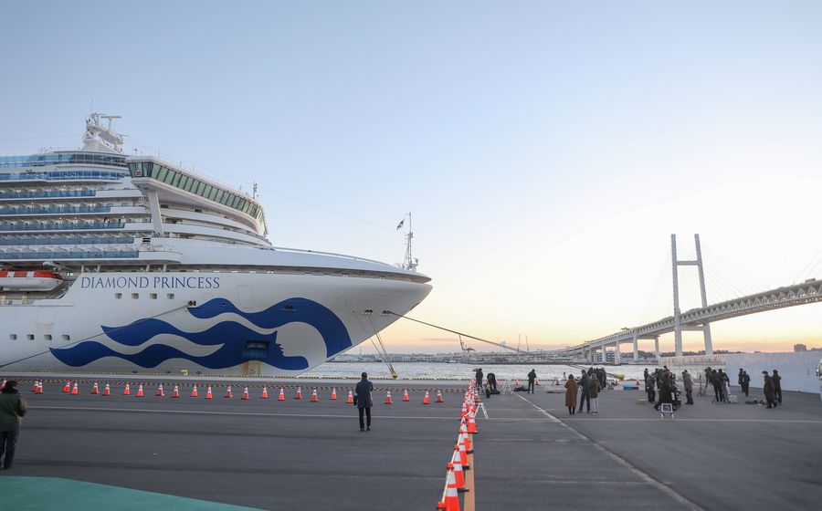 Algunos ancianos dejarán con anticipación barco en cuarentena en Japón