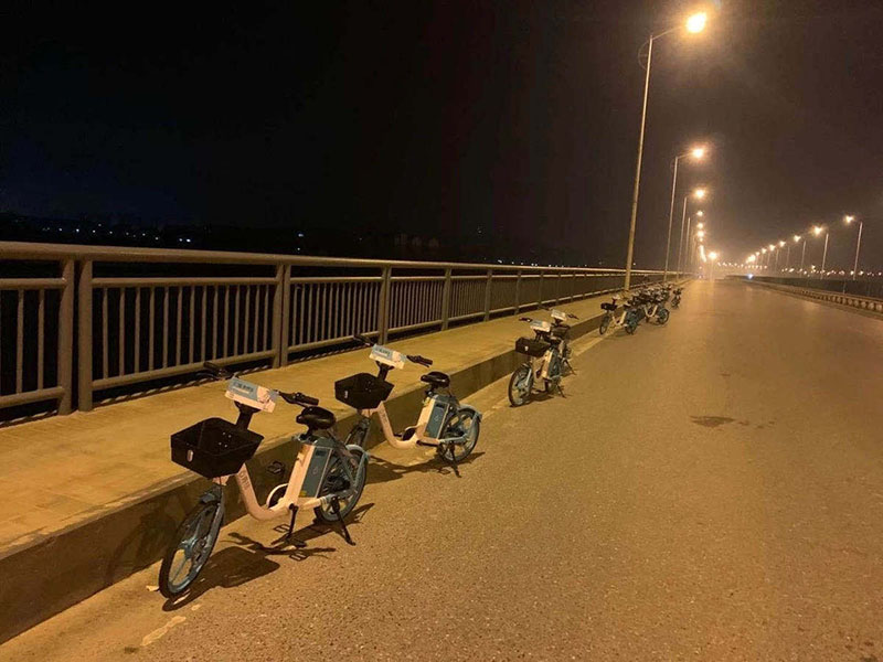 Bicicletas compartidas asignadas al perímetro del Hospital Jinyintan.  [Foto: Xinmin Semanal]