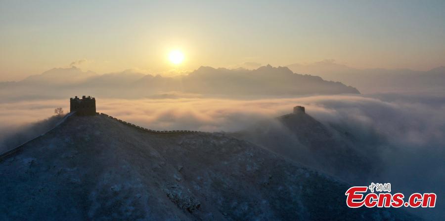 Gran Muralla Jinshanling : reino de hadas después de la nevada primaveral