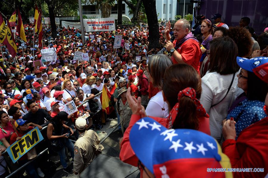 CARACAS, 8 marzo, 2020 (Xinhua) -- El presidente de la Asamblea Nacional Constituyente de Venezuela, Diosdado Cabello (c-d-atrás) habla durante una manifestación por el Día Internacional de la Mujer en Caracas, Venezuela, el 8 de marzo de 2020. (Xinhua/Marcos Salgado)