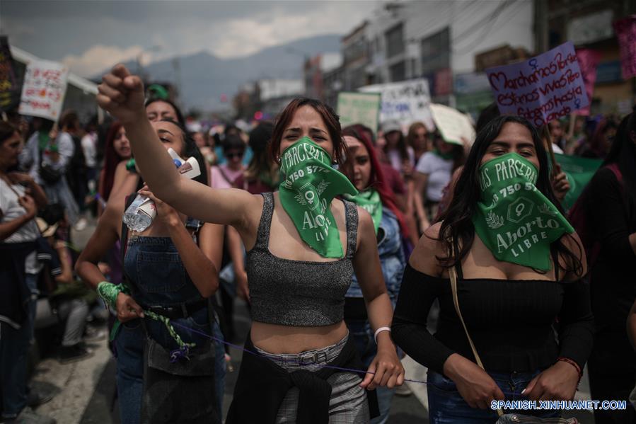 BOGOTA, 8 marzo, 2020 (Xinhua) -- Ciudadanas se manifiestan en el Día Internacional de la Mujer en Bogotá, Colombia, el 8 de marzo de 2020. (Xinhua/Jhon Paz)