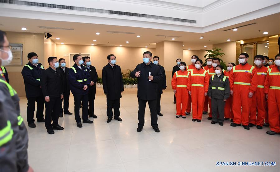 NINGBO, 29 marzo, 2020 (Xinhua) -- El presidente chino, Xi Jinping, también secretario general del Comité Central del Partido Comunista de China y presidente de la Comisión Militar Central, visita la zona portuaria Chuanshan del Puerto de Ningbo-Zhoushan, en la provincia de Zhejiang, en el este de China, el 29 de marzo de 2020. Xi inspeccionó el domingo la reanudación de labores y producción en Zhejiang. (Xinhua/Yan Yan)