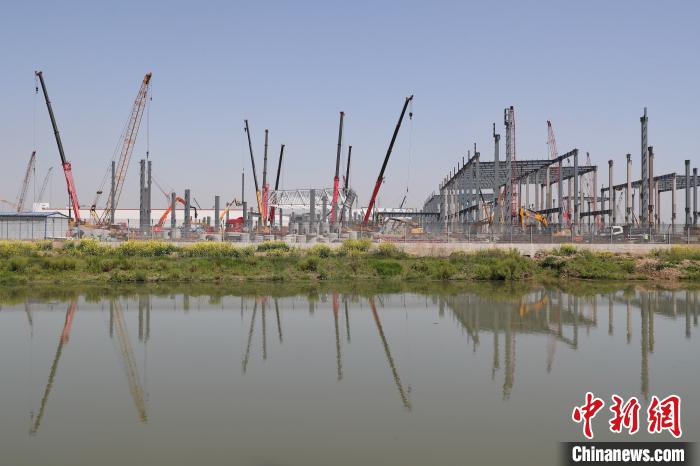 La segunda fase de la Super Fábrica de Tesla en Shanghai en construcción. Foto de Zhang Hengwei.
