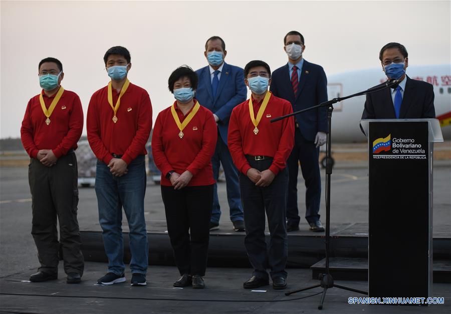Delegación médica china es condecorada con la Orden Francisco de Miranda tras culminar su misión en Venezuela
