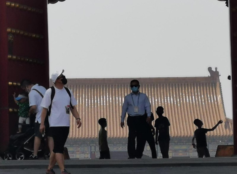 Los turistas visitan el Museo del Palacio en Beijing, el 1 de mayo de 2020. [Foto de Jiang Dong / China Daily]