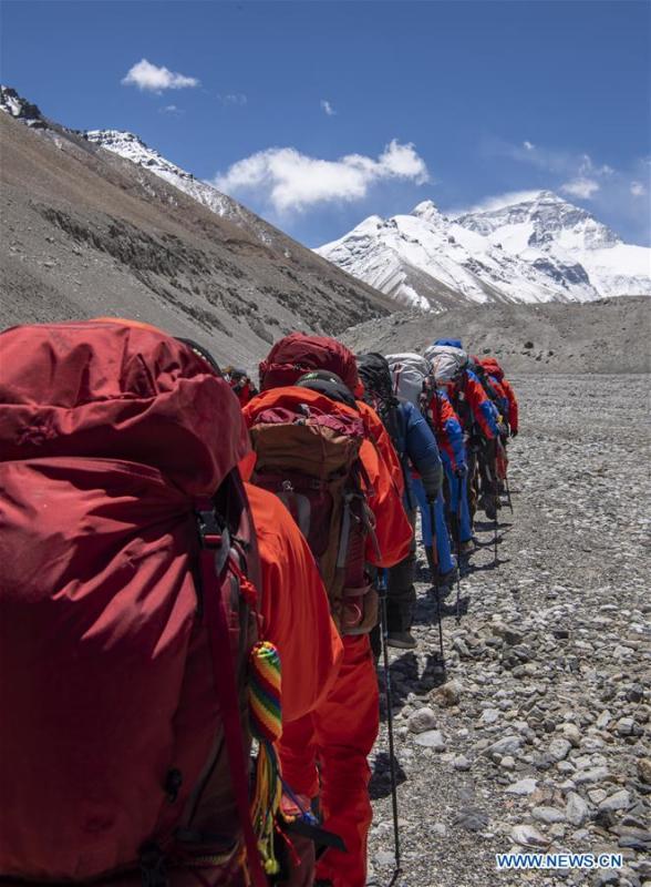 Topógrafos chinos volverán a medir la altura del Monte Qomolangma