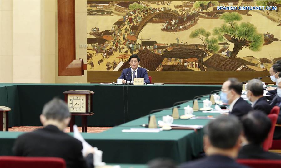 Li Zhanshu, presidente del Comité Permanente de la Asamblea Popular Nacional (APN), preside una reunión de presidentes del Comité Permanente de la XIII APN en Beijing, capital de China, el 17 de mayo de 2020. (Xinhua/Liu Weibing)