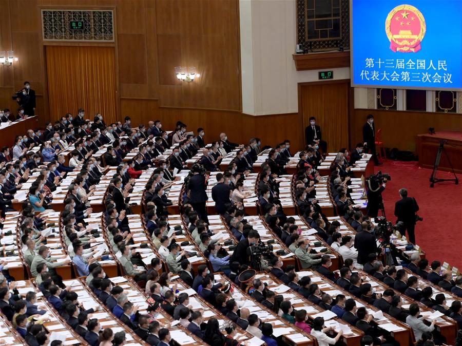 BEIJING, 25 mayo, 2020 (Xinhua) -- La segunda reunión plenaria de la tercera sesión de la XIII Asamblea Popular Nacional (APN) se lleva a cabo en el Gran Palacio del Pueblo en Beijing, capital de China, el 25 de mayo de 2020. (Xinhua/Liu Weibing)