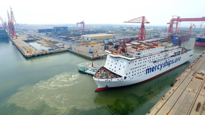 El barco hospital civil más grande del mundo se lanza al océano en Tianjin. [Foto: proporcionada a China Daily]
